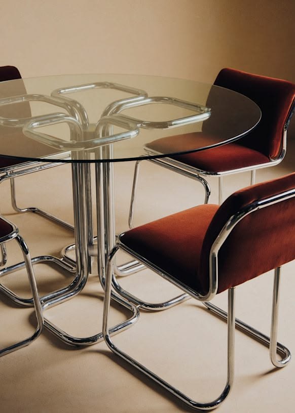 Les années 70 italiennes : chrome, verre fumé, lumière chaude — image 3