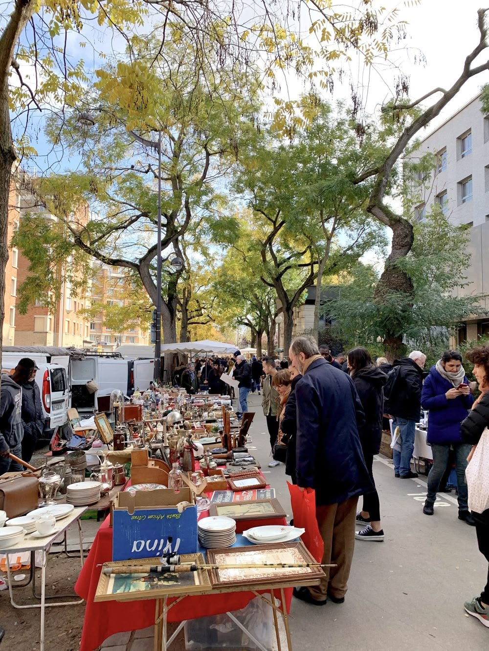 Le marché de Vanves, un dimanche matin