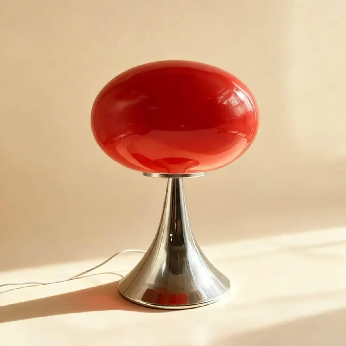 Seen Everywhere : la lampe champignon en verre opalin — image 4