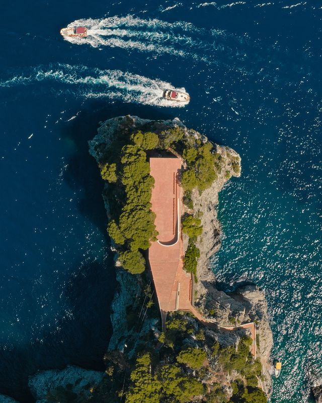 Villa Malaparte, Capri : le rouge sur la falaise — illustration 2