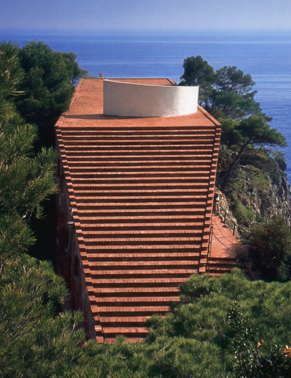 Villa Malaparte, Capri : le rouge sur la falaise — illustration 5