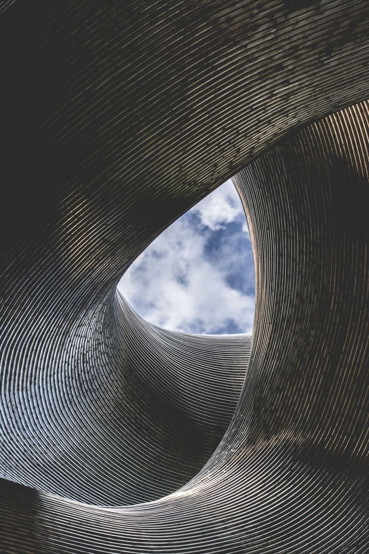 Zaha Hadid : la courbe qui a plié l'architecture — illustration 5